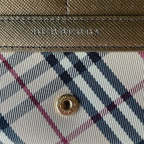 LIKE NEW AUTHENTIC BURBERRY LONG WALLET GOLD CHECKER PATTERN - Picture 6 of 10